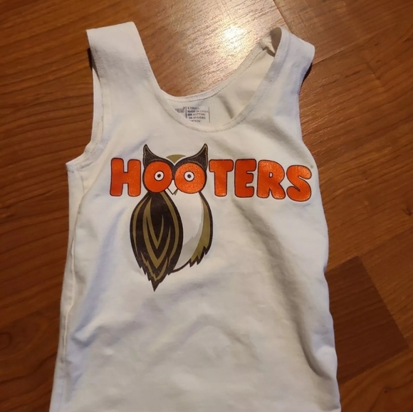 Hooter's Size xs Tank - Picture 3 of 4
